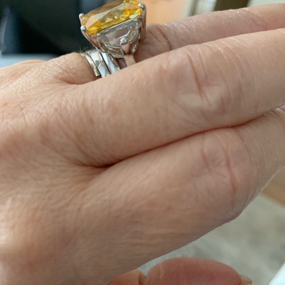 Ornate Yellow and Silver Gemstone custom Ring like new - Picture 6 of 7